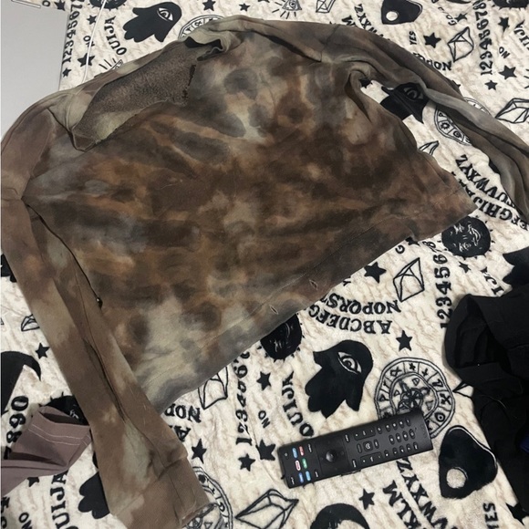 Grunge Sweater - Picture 3 of 3